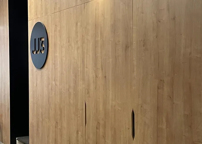 Parkside Designer Duplex Free Parking شقة *